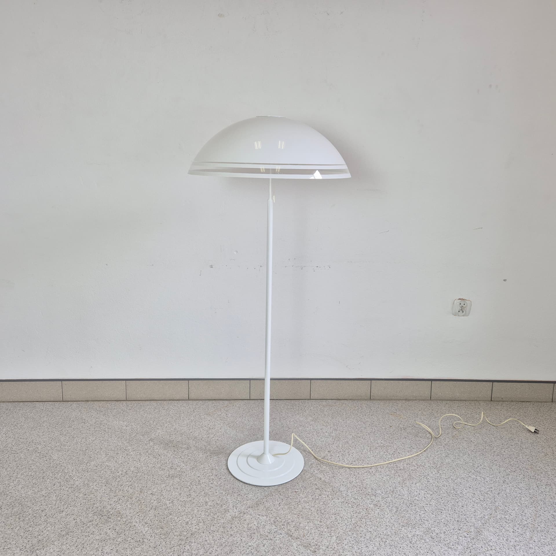 Lampa podłogowa Space Age, akryl biały, metal biały, Niemcy, lata 70. - 125212