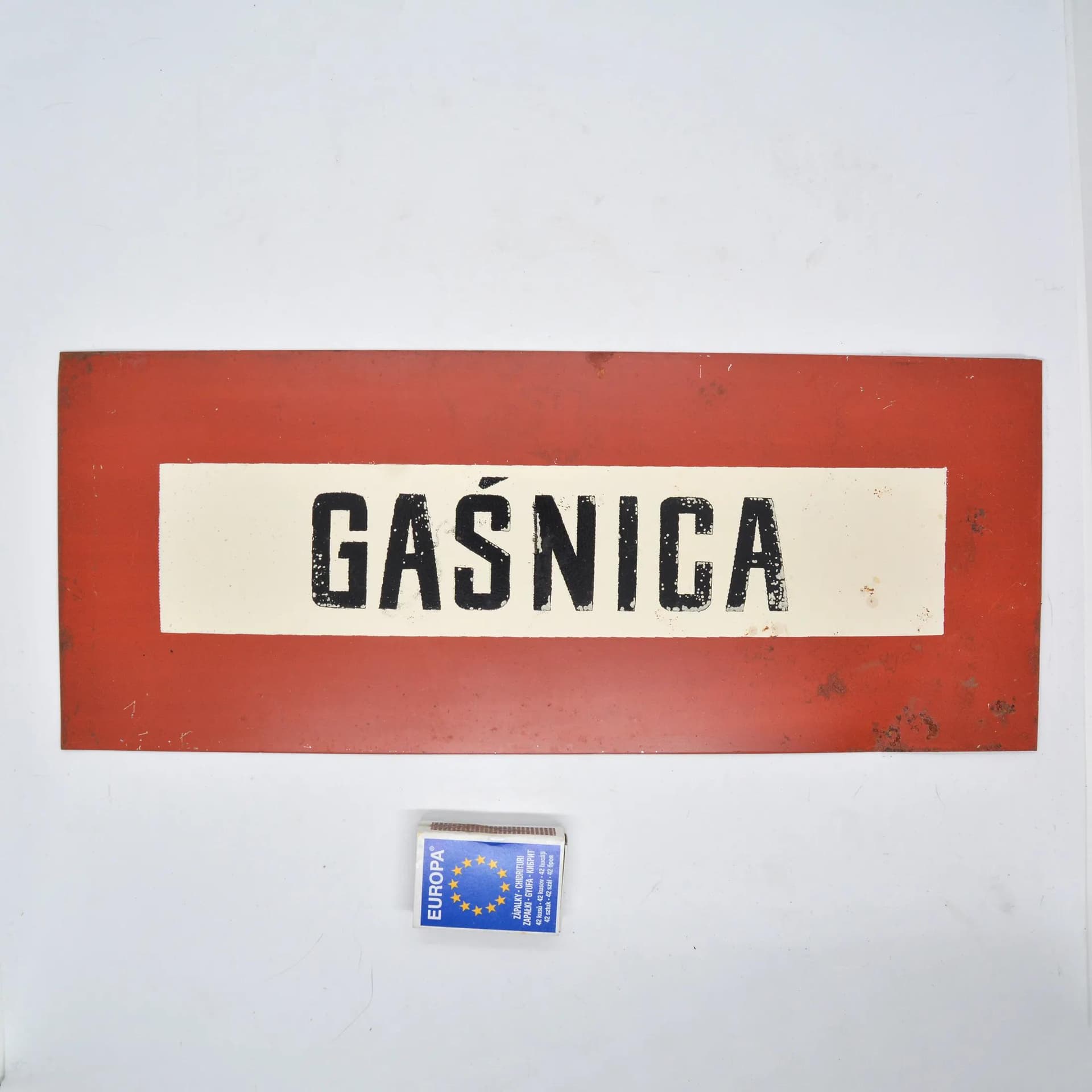 Tablica informacyjna GAŚNICA, czerwony, metal, Polska, lata 70. - 126345