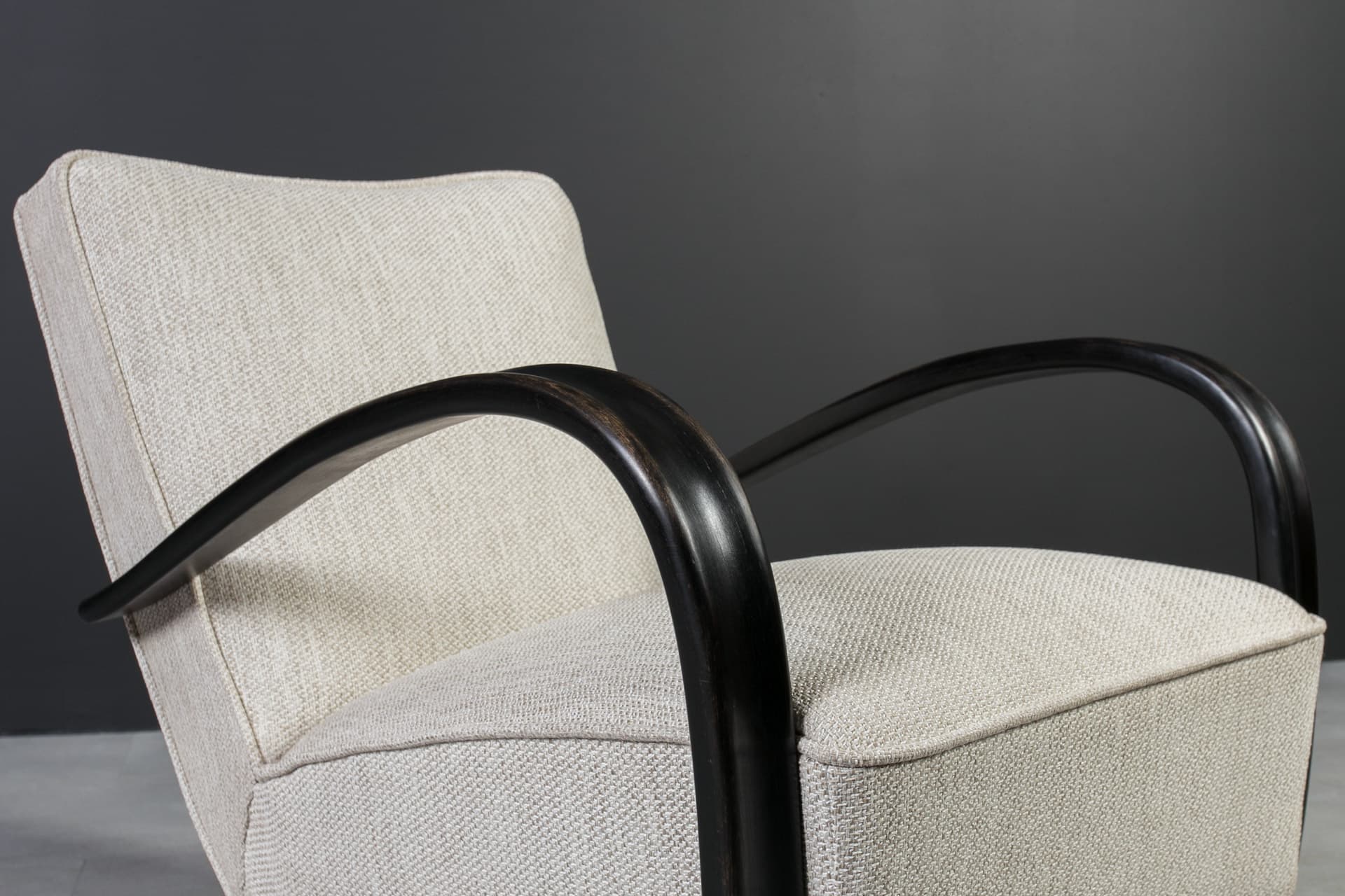 Fotel H269, Art déco, szary, buk, proj. J. Halabala, UP Závody, Czechosłowacja, lata 30. - 8424