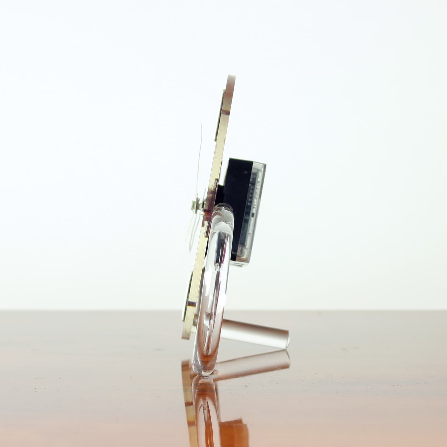 Zegar stołowy, maroon, plastik, Prim, Czechosłowacja, lata 60. - 125935