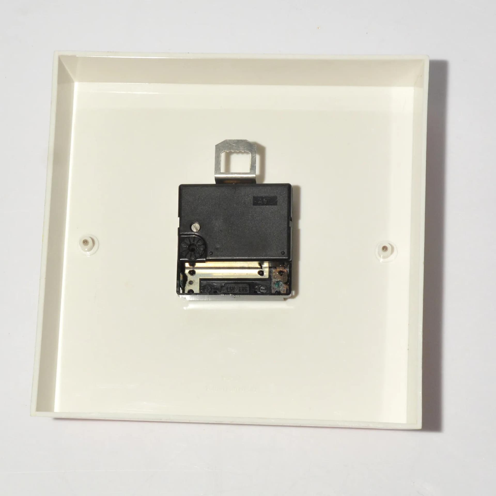 Zegar ścienny Weimar, biały czerwony przezroczysty, tworzywo sztuczne, Niemcy, lata 70. - 129777