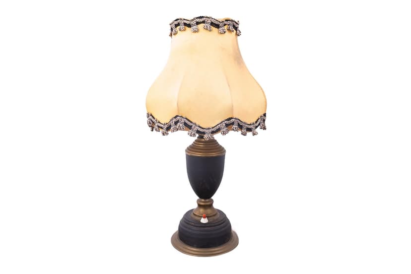 Beżowa lampka stołowa z abażurem, mosiężno-drewniana podstawa, Europa Zachodnia, lata 60.