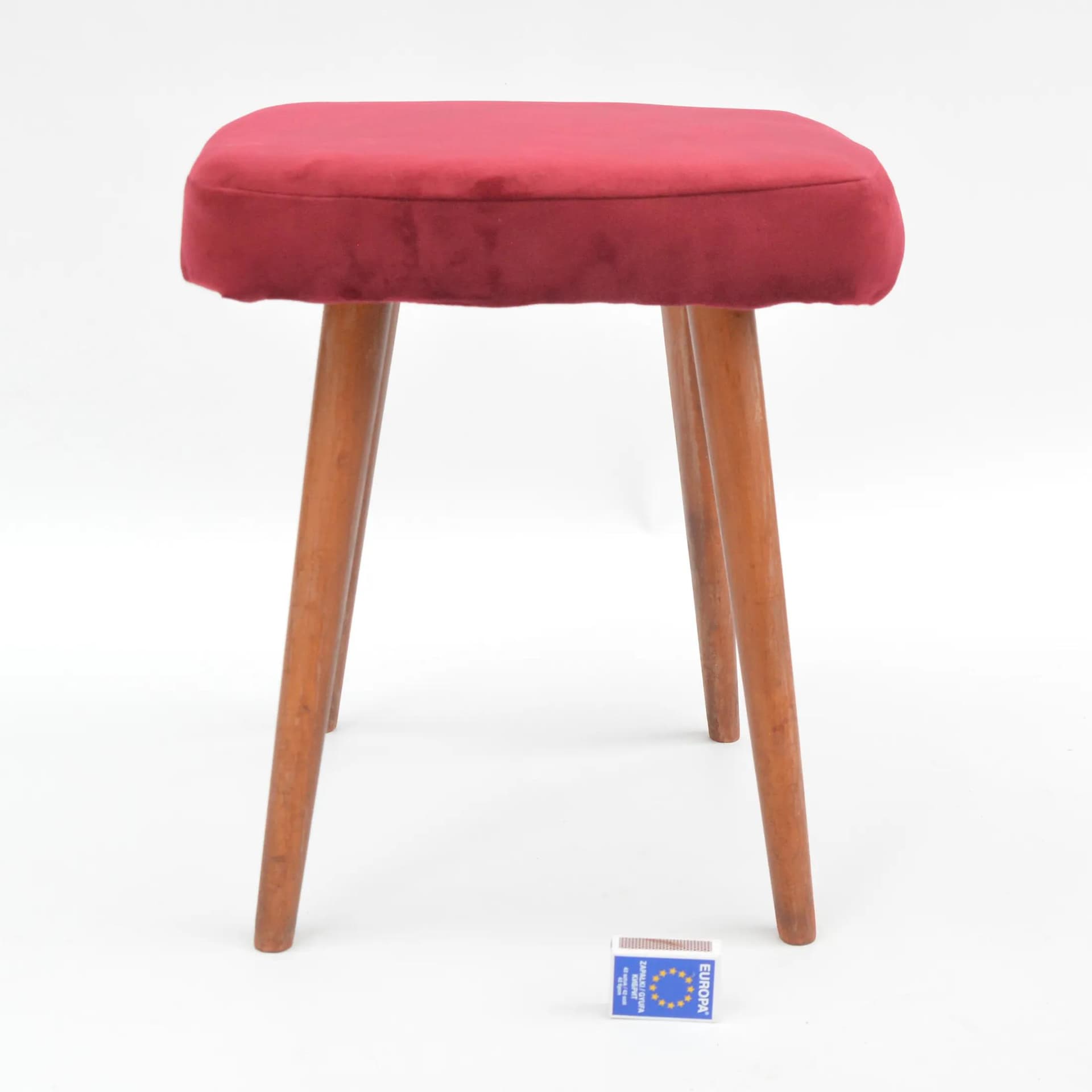 Taboret, bordowy, drewno buk, Dolnośląska Fabryka Mebli w Świebodzicach, Polska, lata 60. - 129469