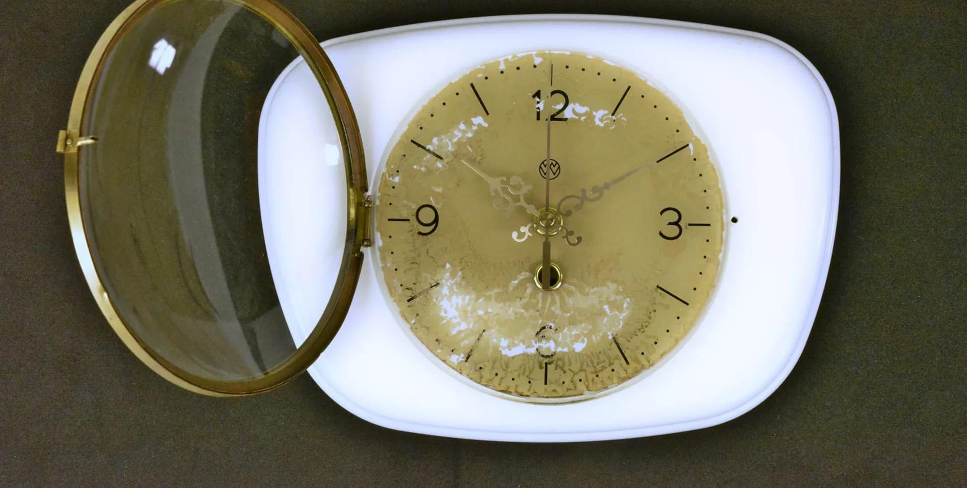 Zegar ścienny UPG Halle, biały, porcelana, Niemcy, lata 50. - 128313