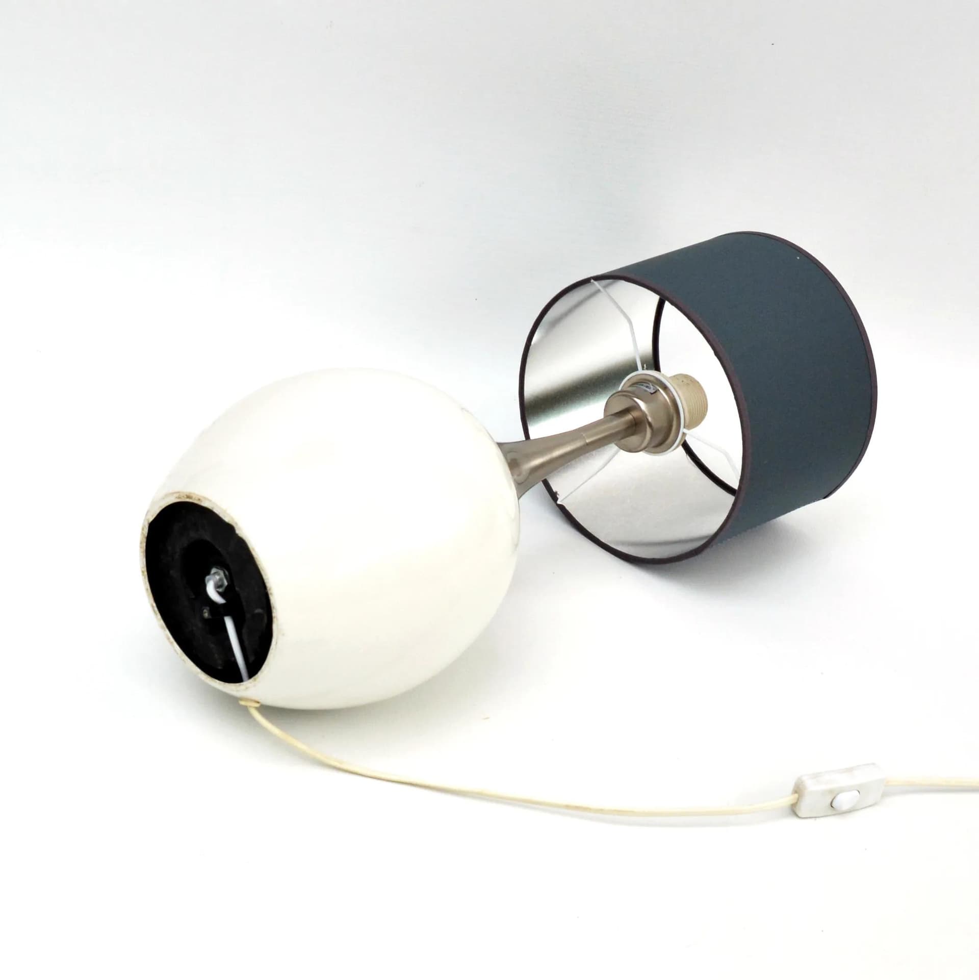 Lampa stołowa, szary klosz, ceramika biała, stal szczotkowana, tkanina, ROGO Leuchten, Niemcy, lata 80. - 128184