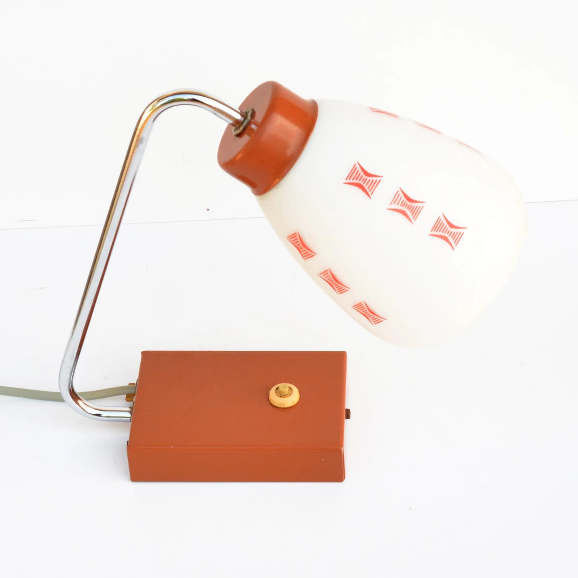 Lampa stołowa L 197-1383, szkło mleczne, stal brązowy, chrom, proj. J. Hurka, Lidokov, Czechosłowacja, lata 60. - 127515