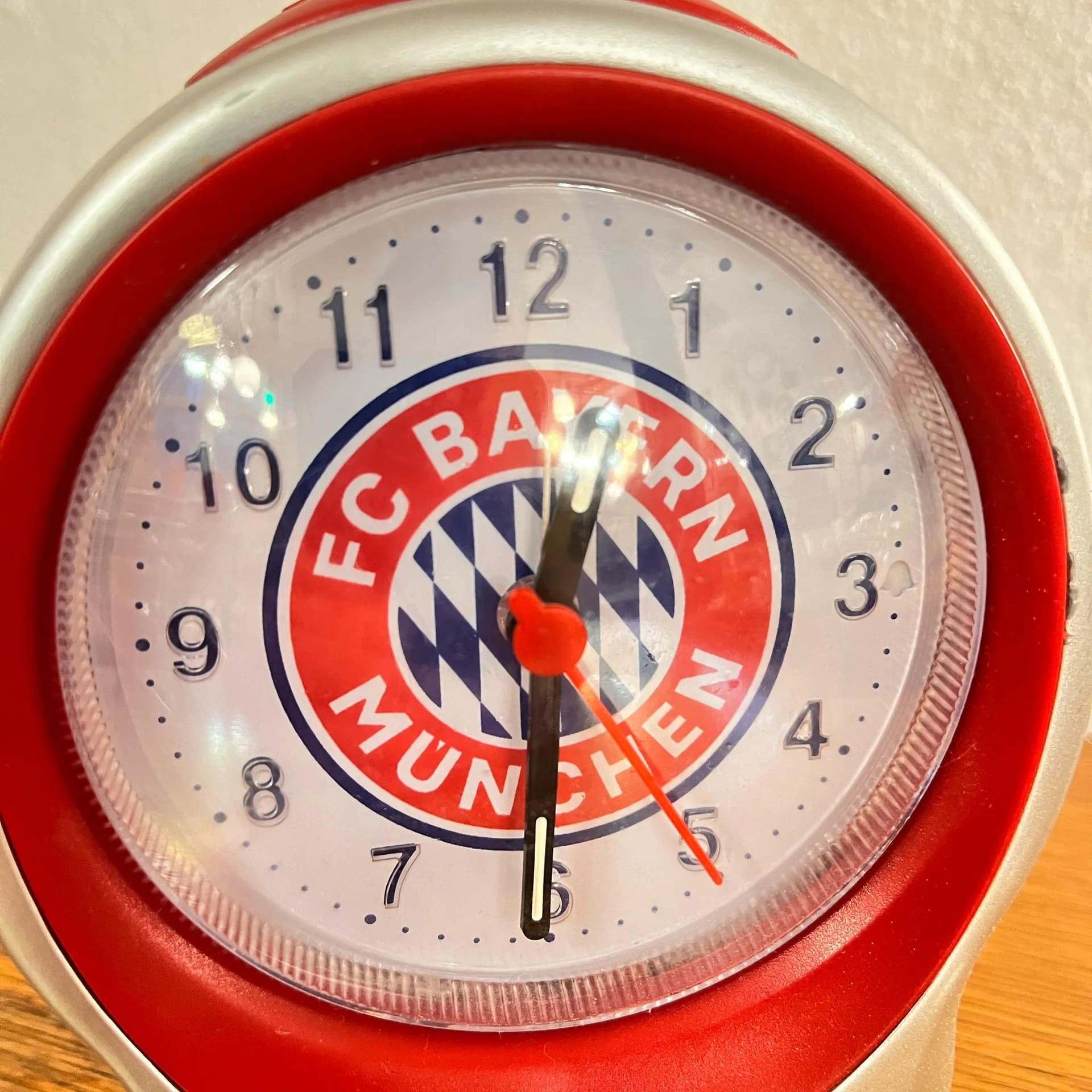 Alarm Clock FC Bayern München, red plastic, Kienzle, Germany, 1990s. - 127289