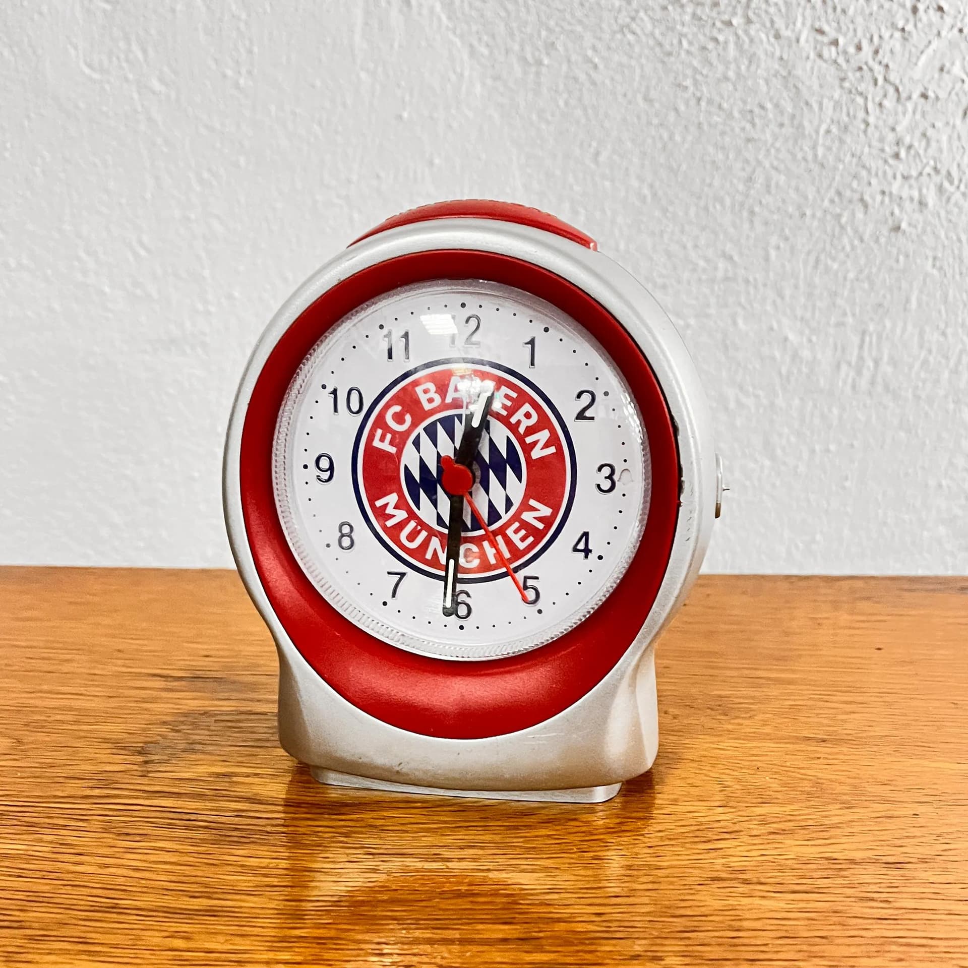 Alarm Clock FC Bayern München, red plastic, Kienzle, Germany, 1990s. - 127282