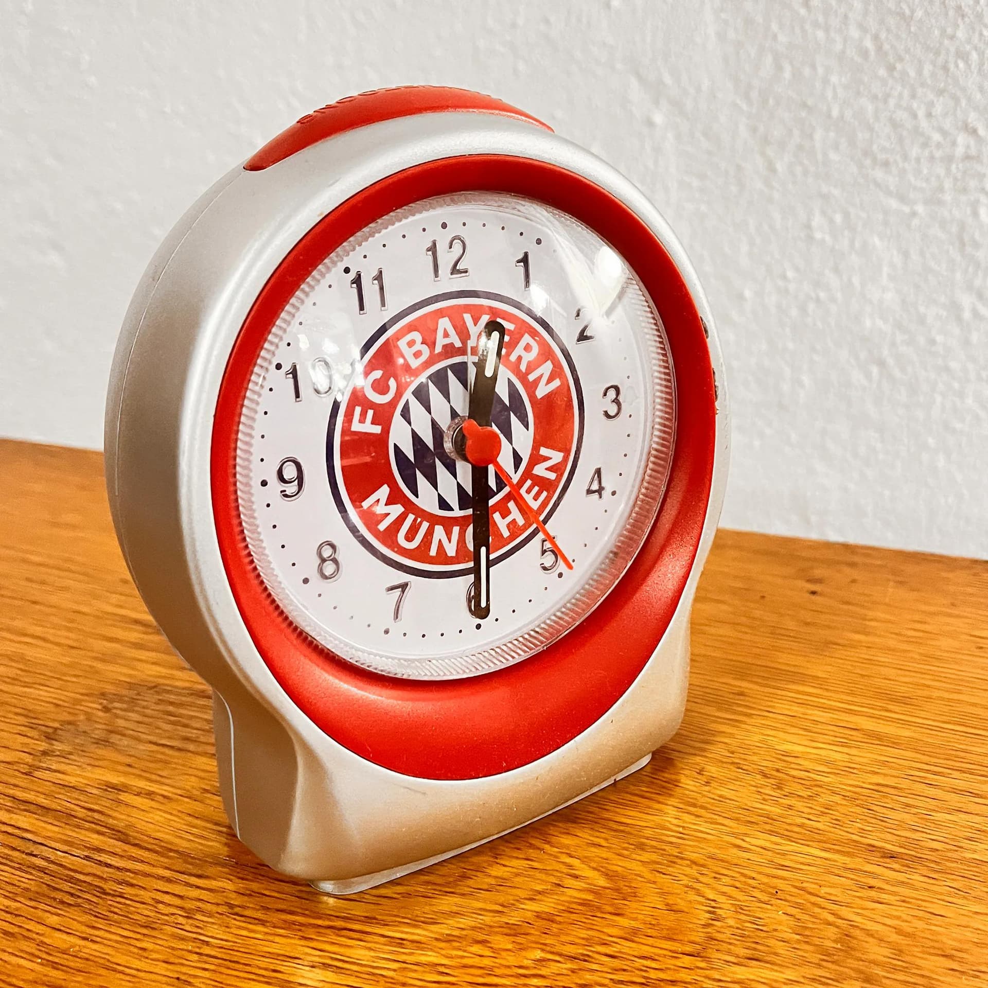 Alarm Clock FC Bayern München, red plastic, Kienzle, Germany, 1990s. - 127288