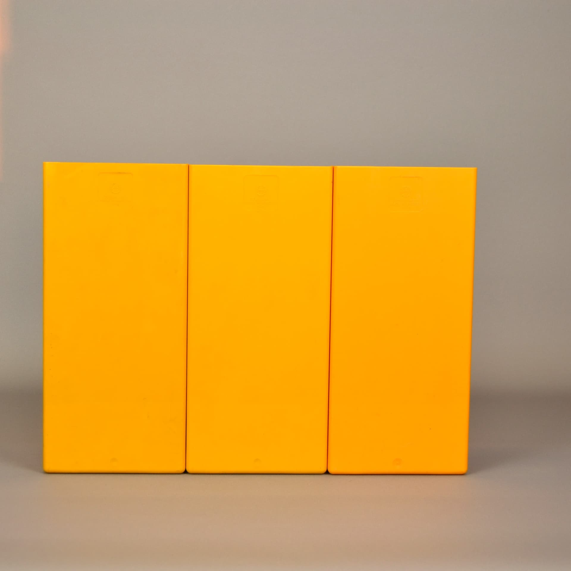 Zestaw stojaków na płyty winylowe, pomarańczowy, plastik, Szwecja, lata 70. - 1061