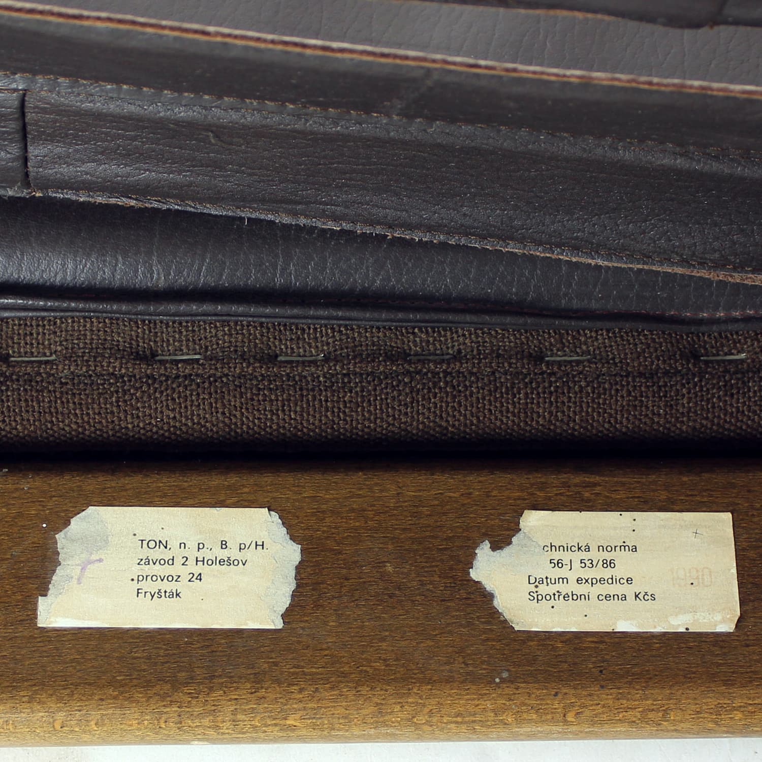 Sofa dwuosobowa Eduard, orzech ciemny, skóra ciemnobrązowa, proj. B. Hála, TON, Czechy, lata 80. - 130032