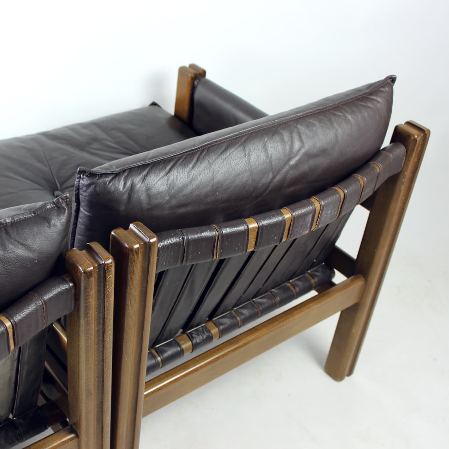 Sofa dwuosobowa Eduard, orzech ciemny, skóra ciemnobrązowa, proj. B. Hála, TON, Czechy, lata 80. - 130033