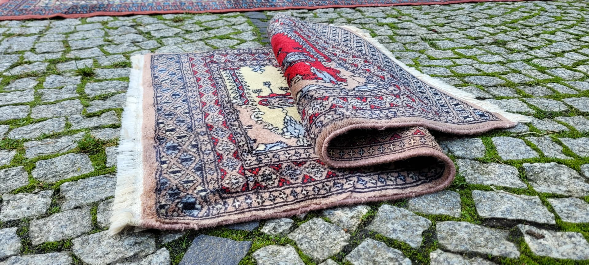 LŚNIĄCY DYWAN BUCHARA RĘCZNIE TKANY PAKISTAN 63/96CM - 130085