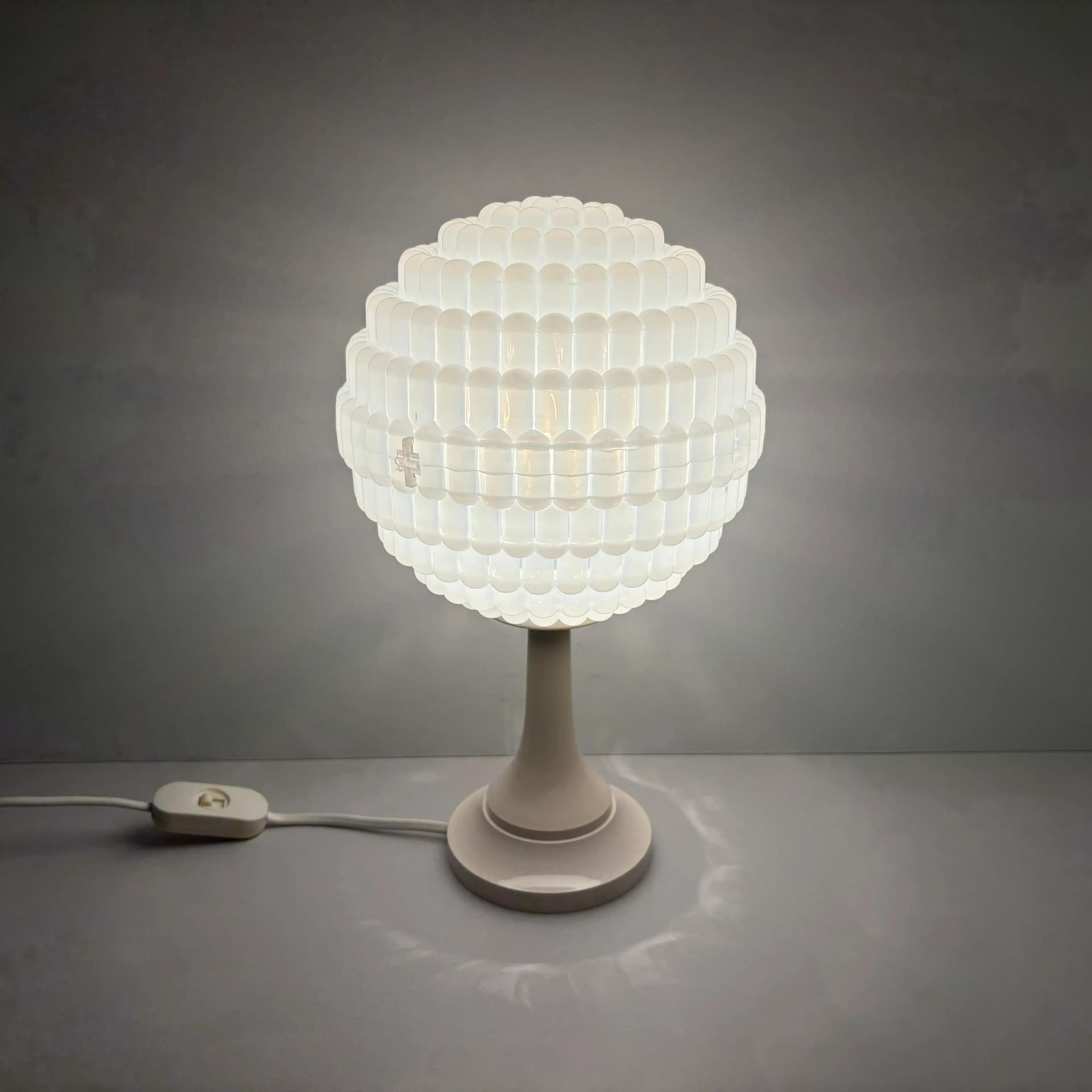 Lampka nocna Space Age, plastik ivory white, akryl ivory white, Szwecja, lata 70. - 8848