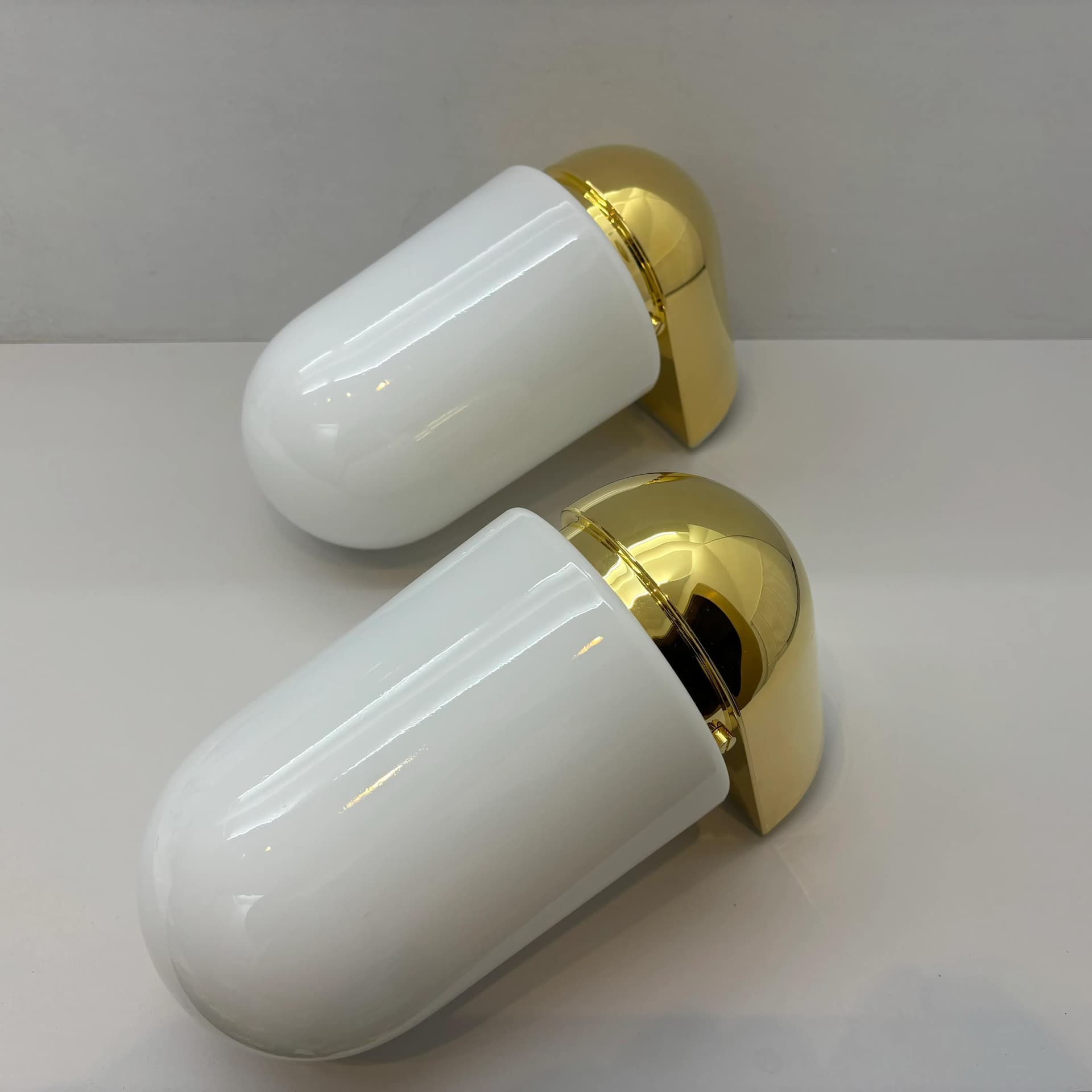 Para kinkietów 3345, złocone tworzywo, szkło mleczne, Glashutte Limburg, Niemcy, lata 90. - 8934