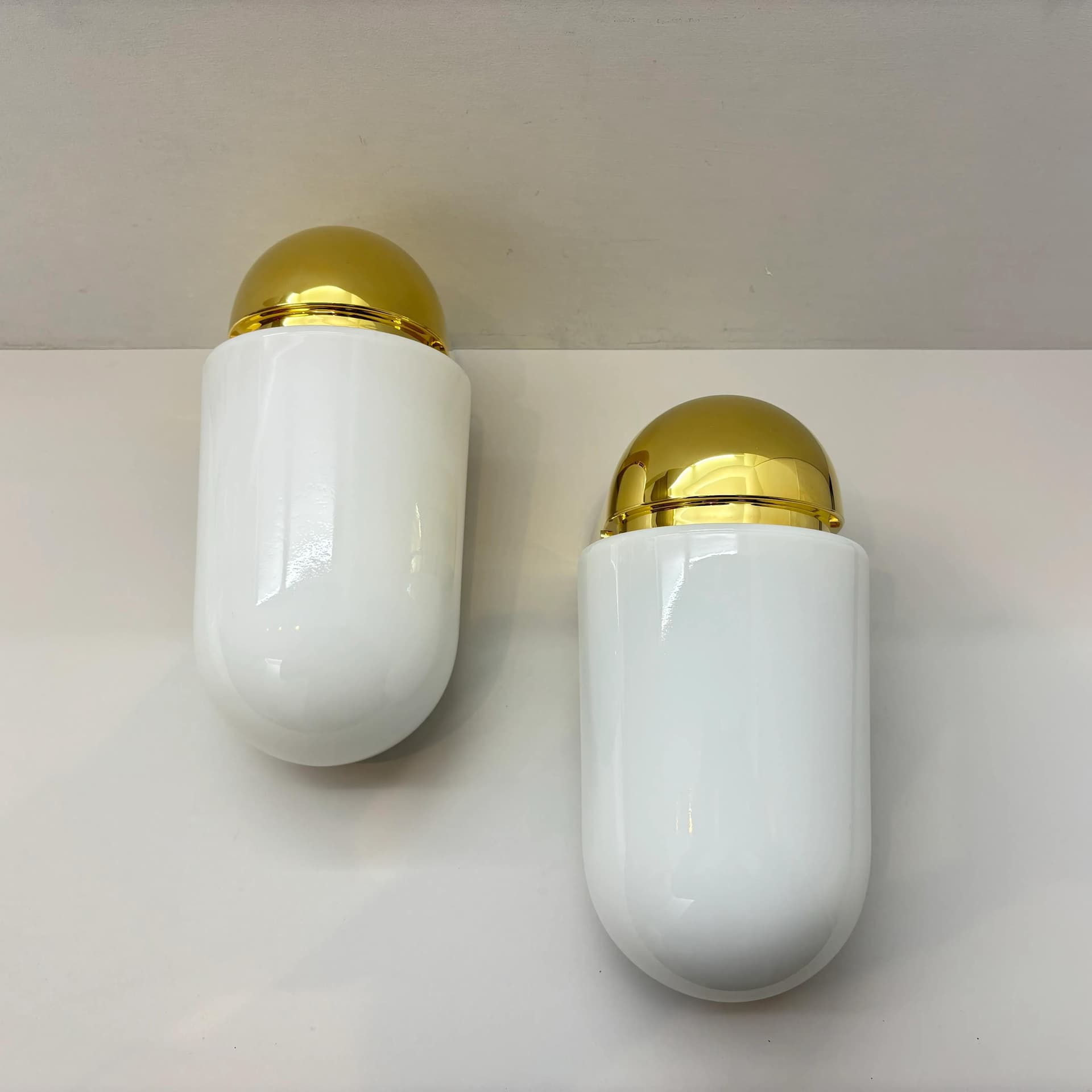 Para kinkietów 3345, złocone tworzywo, szkło mleczne, Glashutte Limburg, Niemcy, lata 90. - 8935