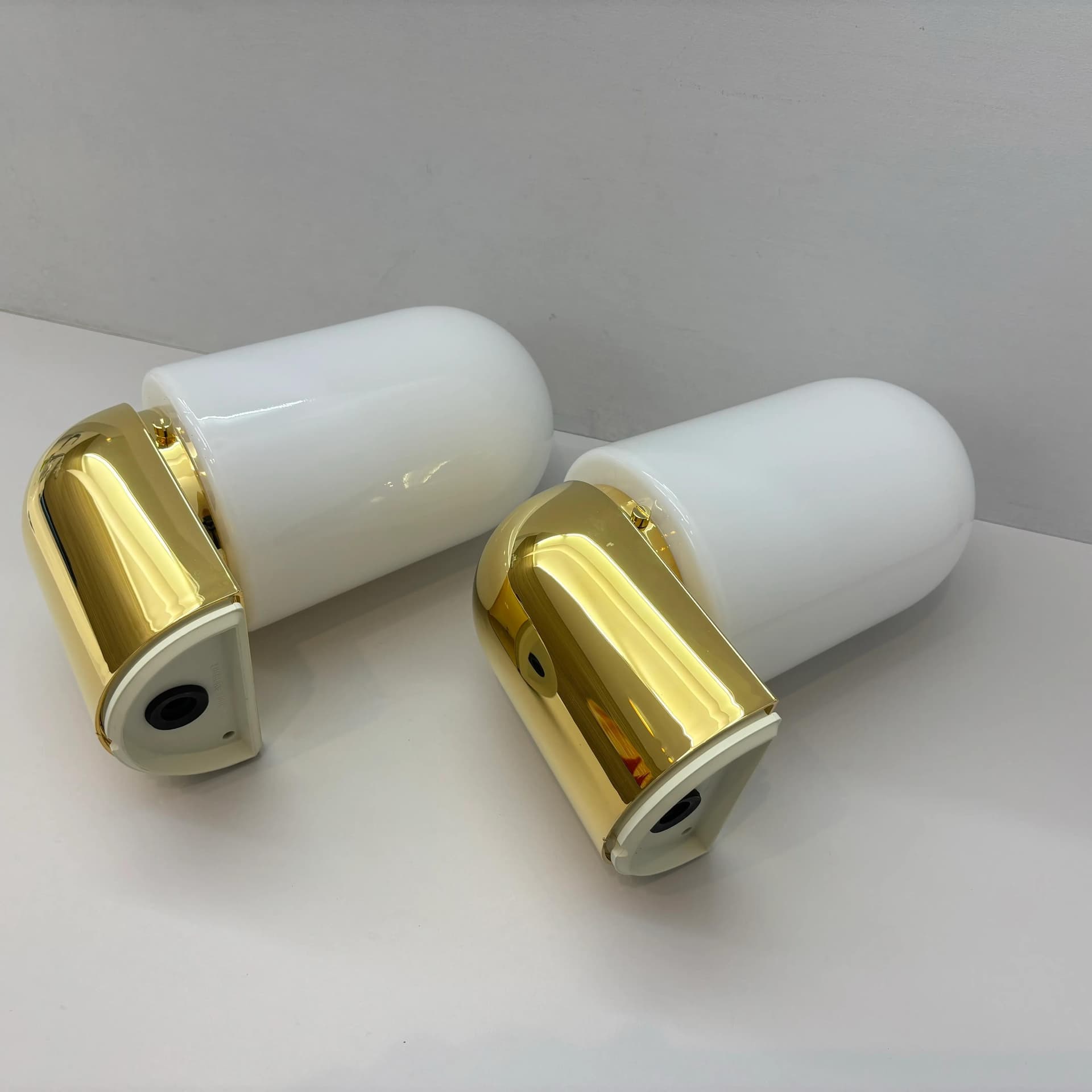 Para kinkietów 3345, złocone tworzywo, szkło mleczne, Glashutte Limburg, Niemcy, lata 90. - 8933