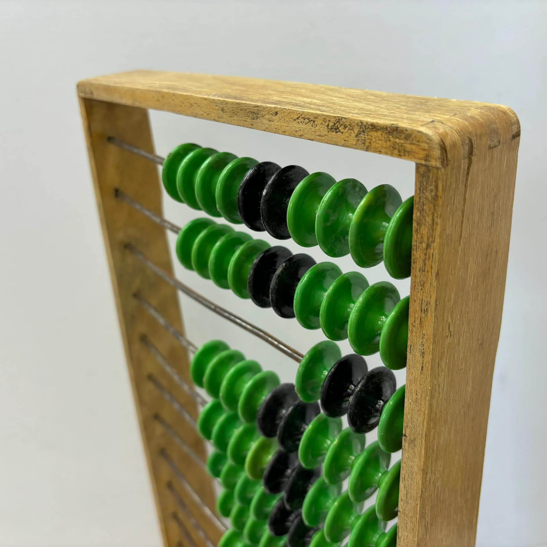 Abacus, beech wood honey, metal, green black plastic, Poland, 1960s. - 8930