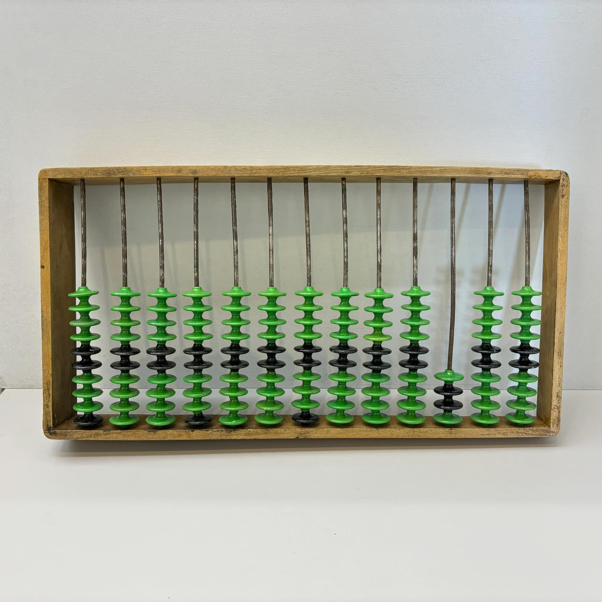 Abacus, beech wood honey, metal, green black plastic, Poland, 1960s. - 8927