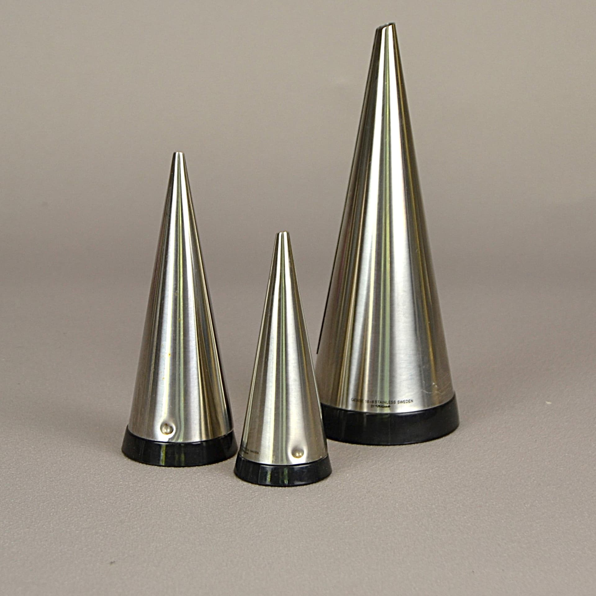 Zestaw trzech pojemników na przyprawy, srebrny, stal, proj. P. Forssell, Gense, Szwecja, lata 90. - 1072