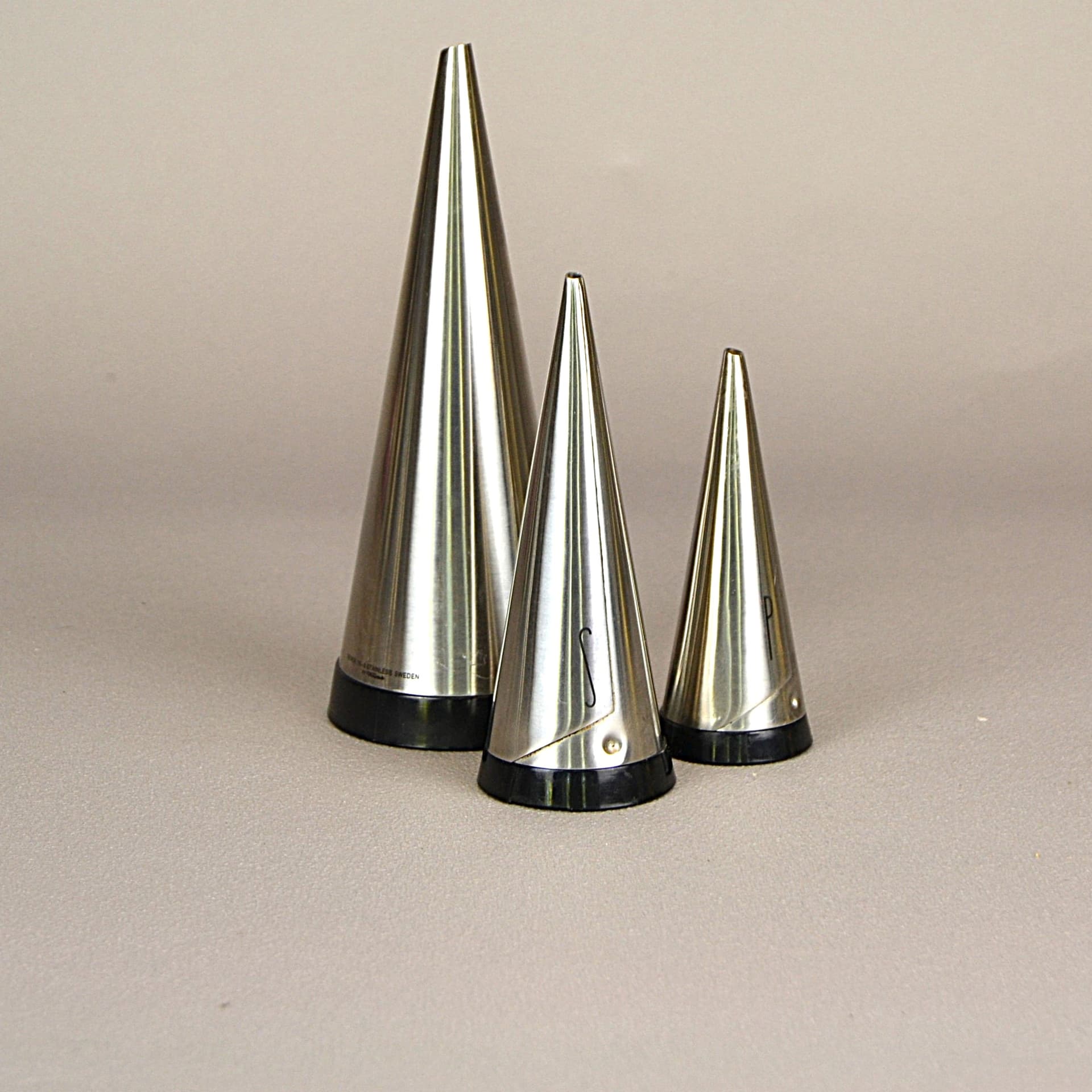 Zestaw trzech pojemników na przyprawy, srebrny, stal, proj. P. Forssell, Gense, Szwecja, lata 90. - 1067