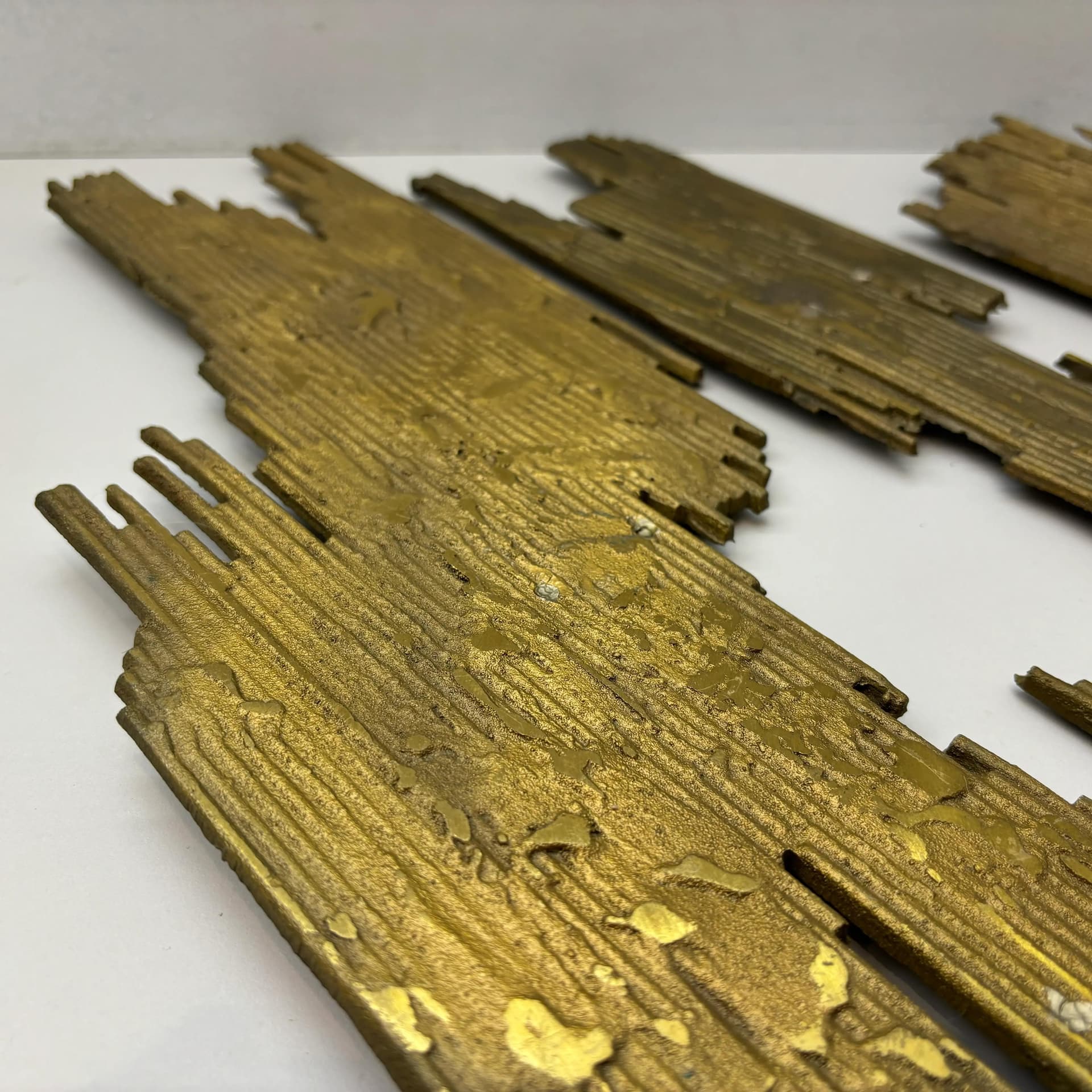 Para kinkietów brutalistycznych, brąz złocisty, proj. H. Fernandez, Francja, lata 70. - 8910