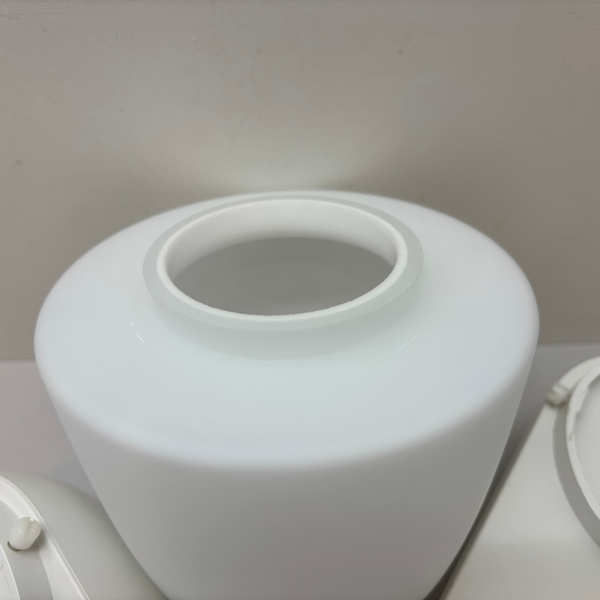 Para kinkietów Glashutte Limburg 3254, szkło opalowe białe, Niemcy, lata 80. - 130922