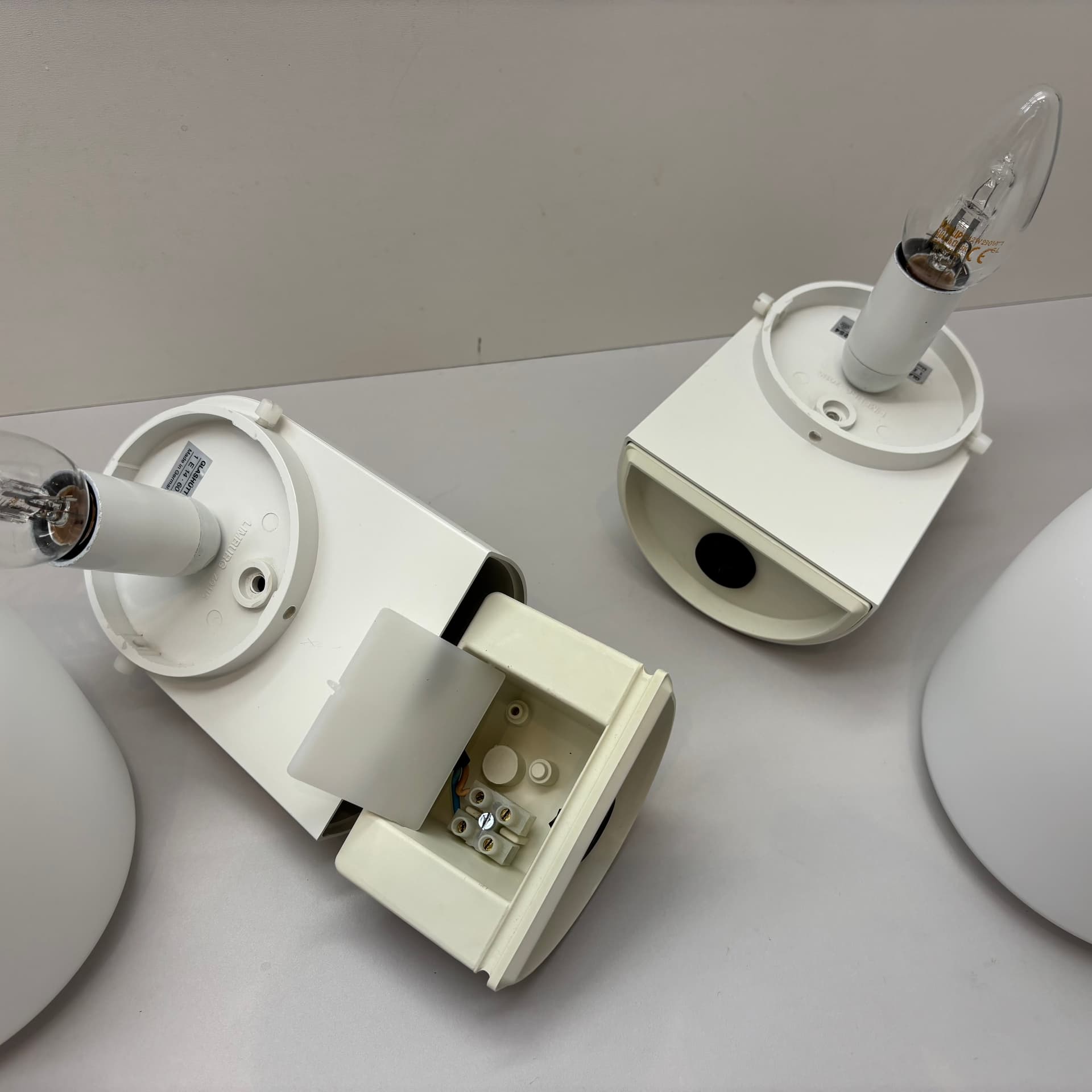 Para kinkietów Glashutte Limburg 3254, szkło opalowe białe, Niemcy, lata 80. - 130923