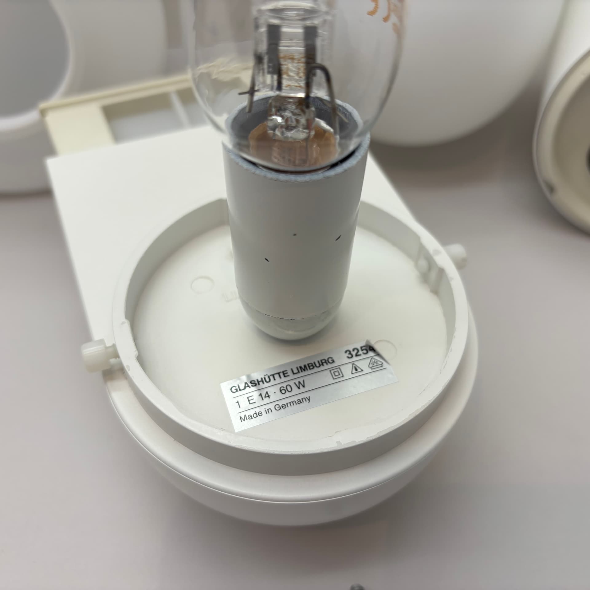 Para kinkietów Glashutte Limburg 3254, szkło opalowe białe, Niemcy, lata 80. - 130921