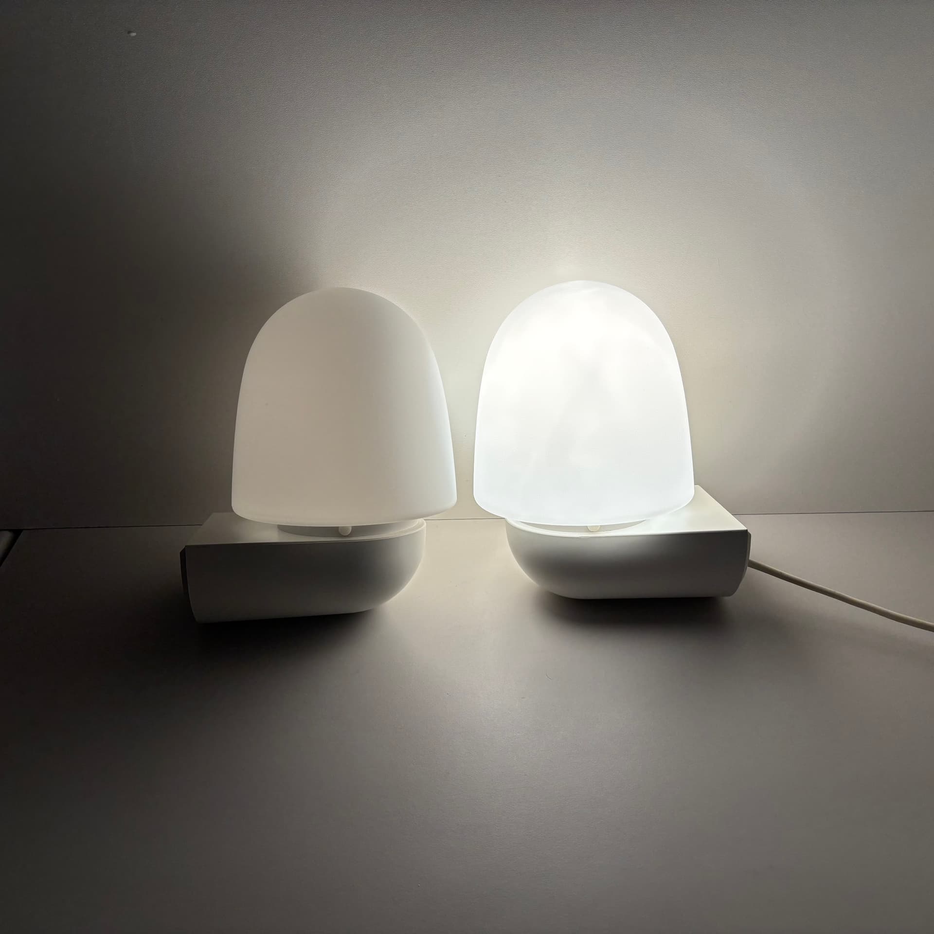 Para kinkietów Glashutte Limburg 3254, szkło opalowe białe, Niemcy, lata 80. - 130925