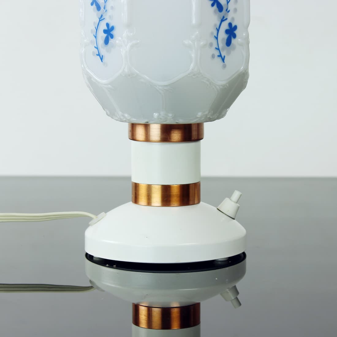 Lampa stołowa, opalizujące szkło białe, Drukov, Czechosłowacja, lata 60. - 131170