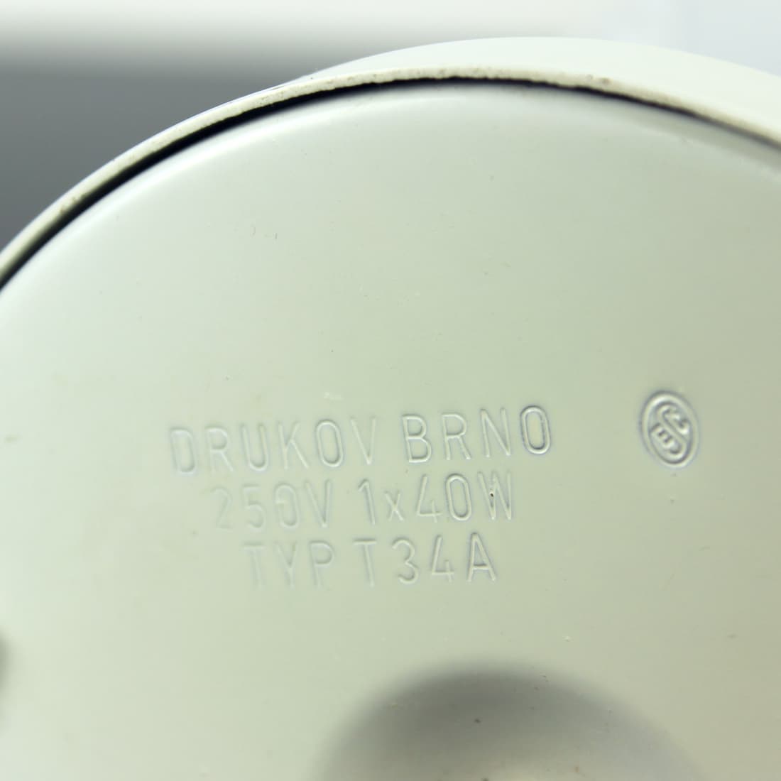 Lampa stołowa, opalizujące szkło białe, Drukov, Czechosłowacja, lata 60. - 131171