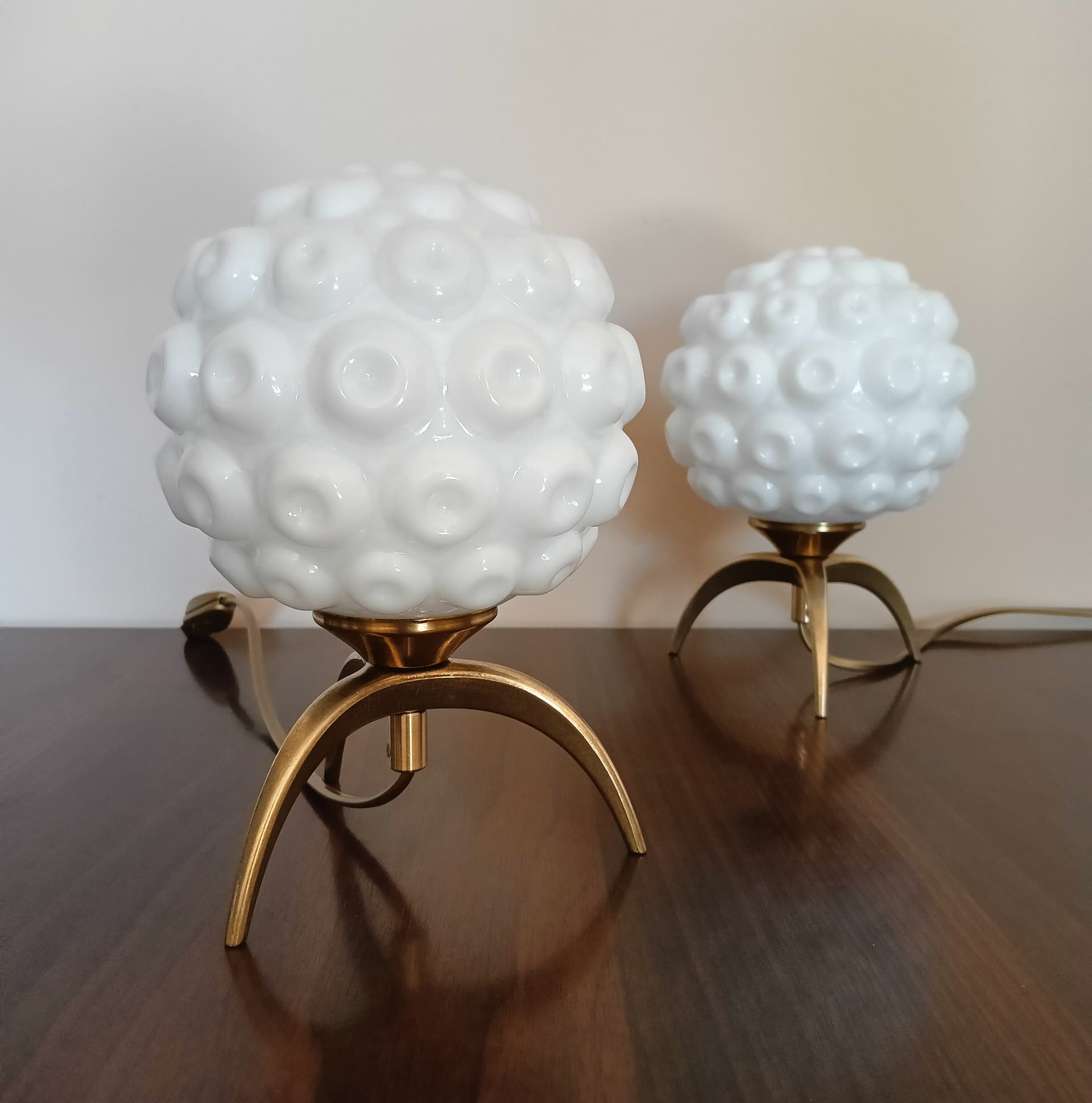 Para lamp stołowych Space Age, szkło mlecznobiałe, mosiądz złoty, Włochy, lata 70. - 131479
