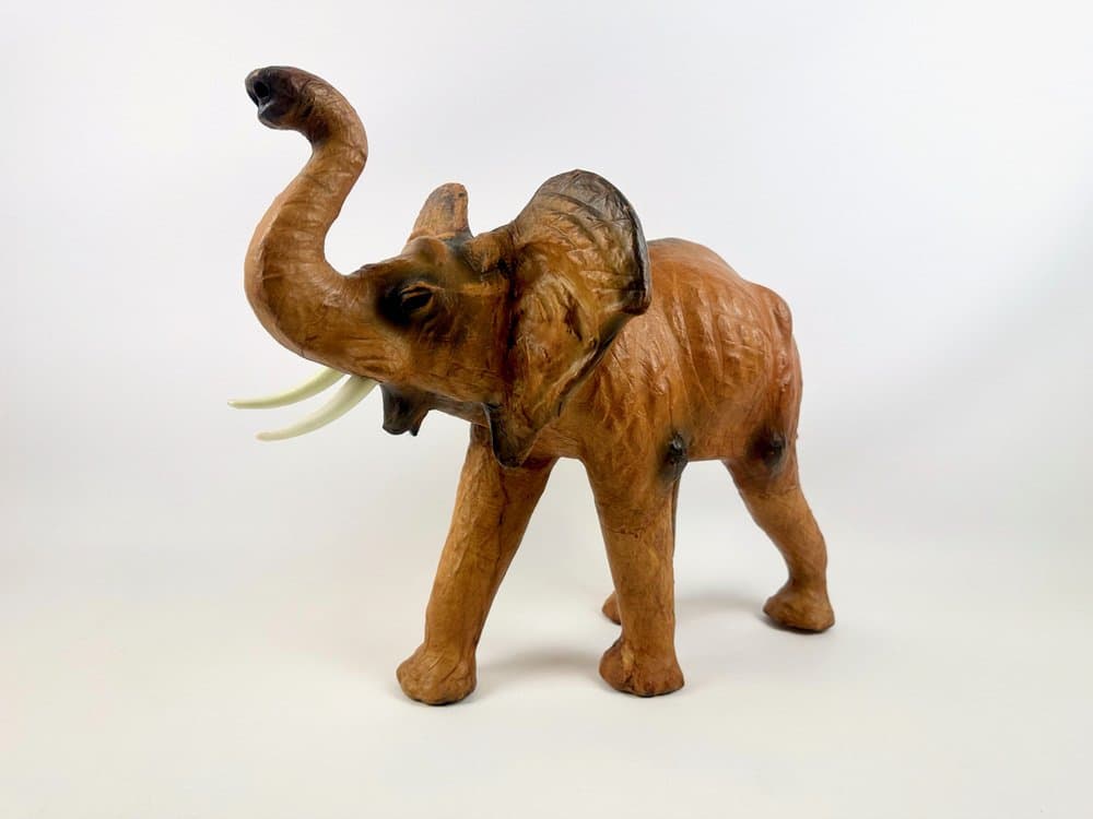 Figura słonia, brązowy, skóra naturalna papier, Indonezja, lata 80. - 149573