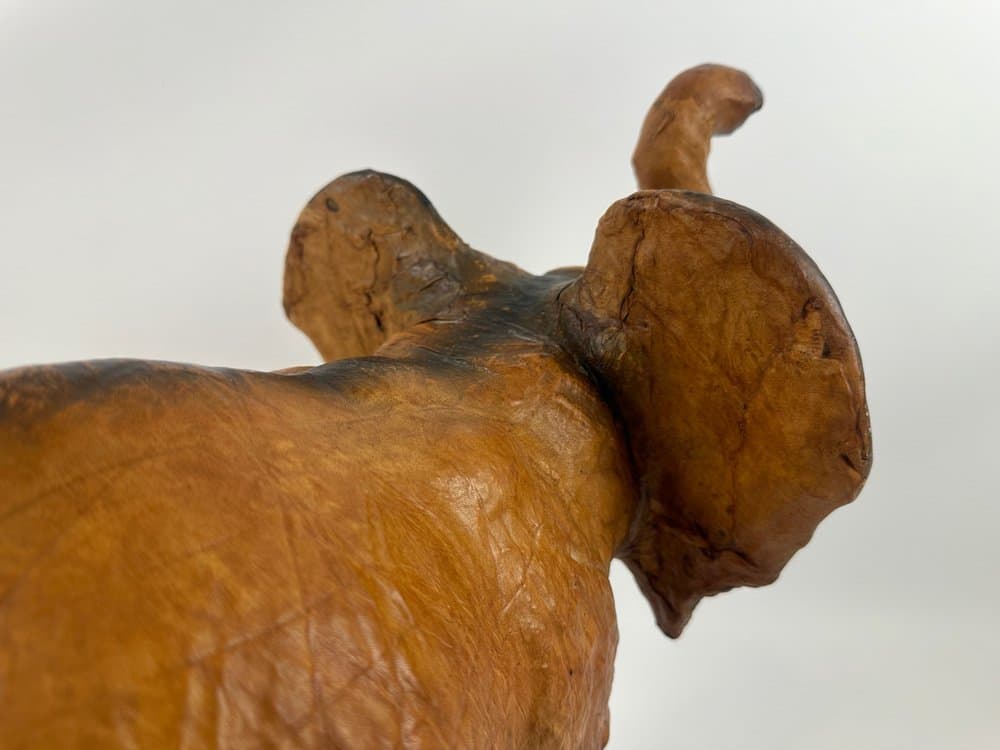 Figura słonia, brązowy, skóra naturalna papier, Indonezja, lata 80. - 149577