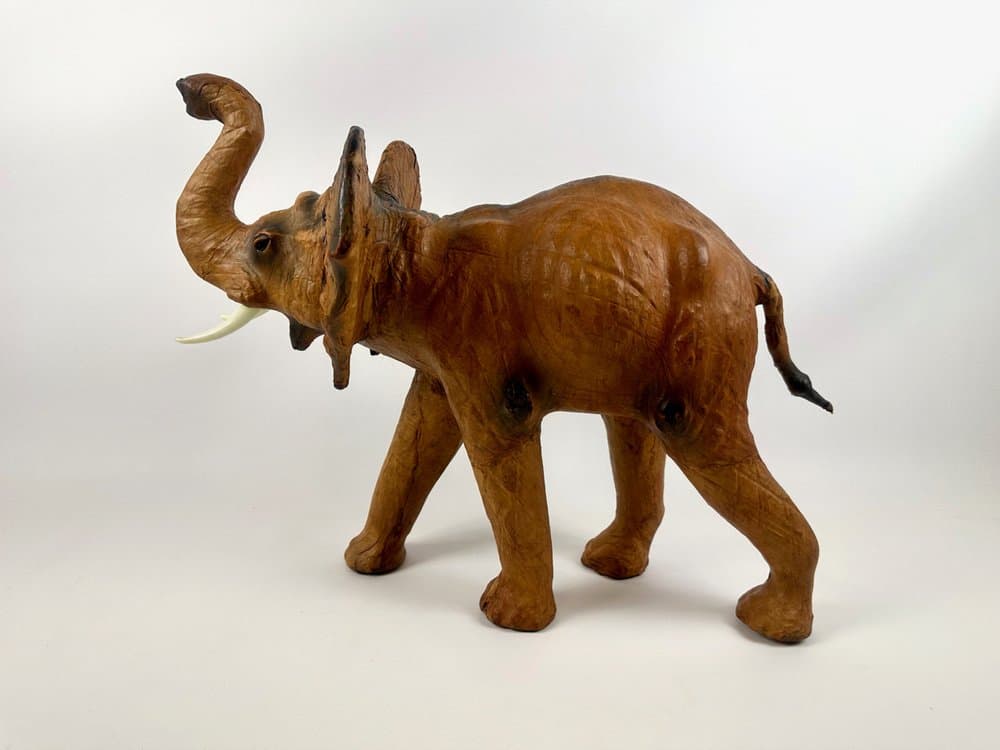 Figura słonia, brązowy, skóra naturalna papier, Indonezja, lata 80. - 149572