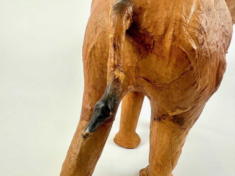 Figura słonia, brązowy, skóra naturalna papier, Indonezja, lata 80. - 149582