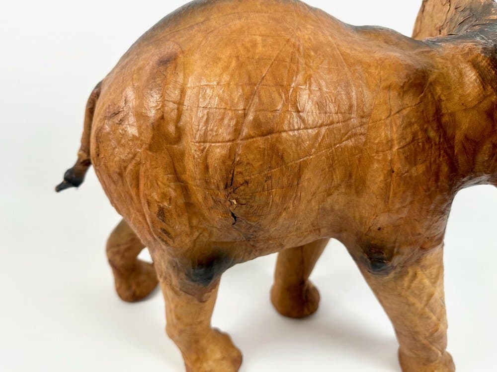 Figura słonia, brązowy, skóra naturalna papier, Indonezja, lata 80. - 149583