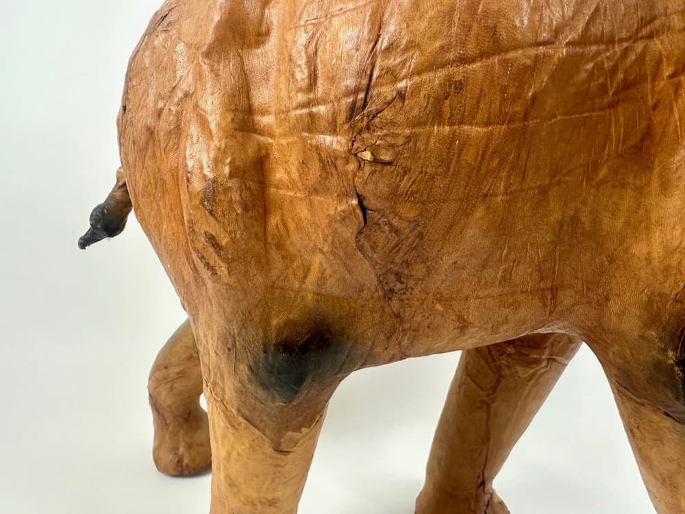 Figura słonia, brązowy, skóra naturalna papier, Indonezja, lata 80. - 149580