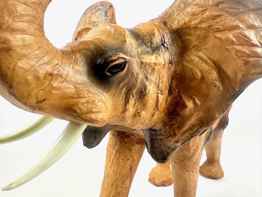 Figura słonia, brązowy, skóra naturalna papier, Indonezja, lata 80. - 149578