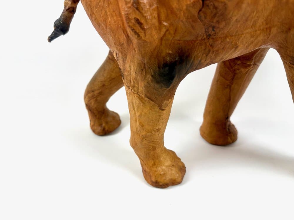 Figura słonia, brązowy, skóra naturalna papier, Indonezja, lata 80. - 149576