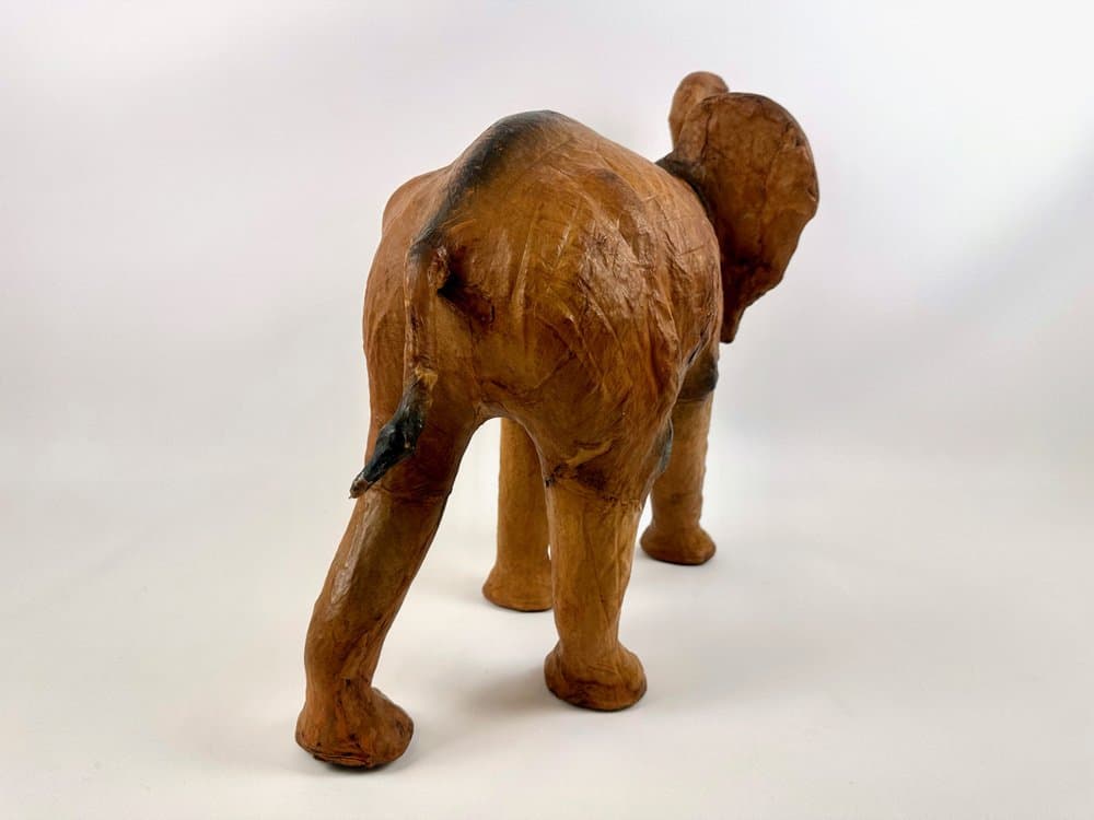 Figura słonia, brązowy, skóra naturalna papier, Indonezja, lata 80. - 149575