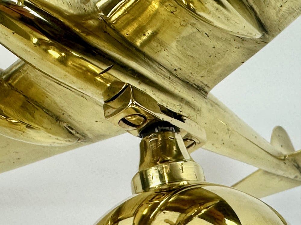 Model biurkowy samolotu Mosquito, złoty, mosiądz, Wielka Brytania, lata 40. - 149602