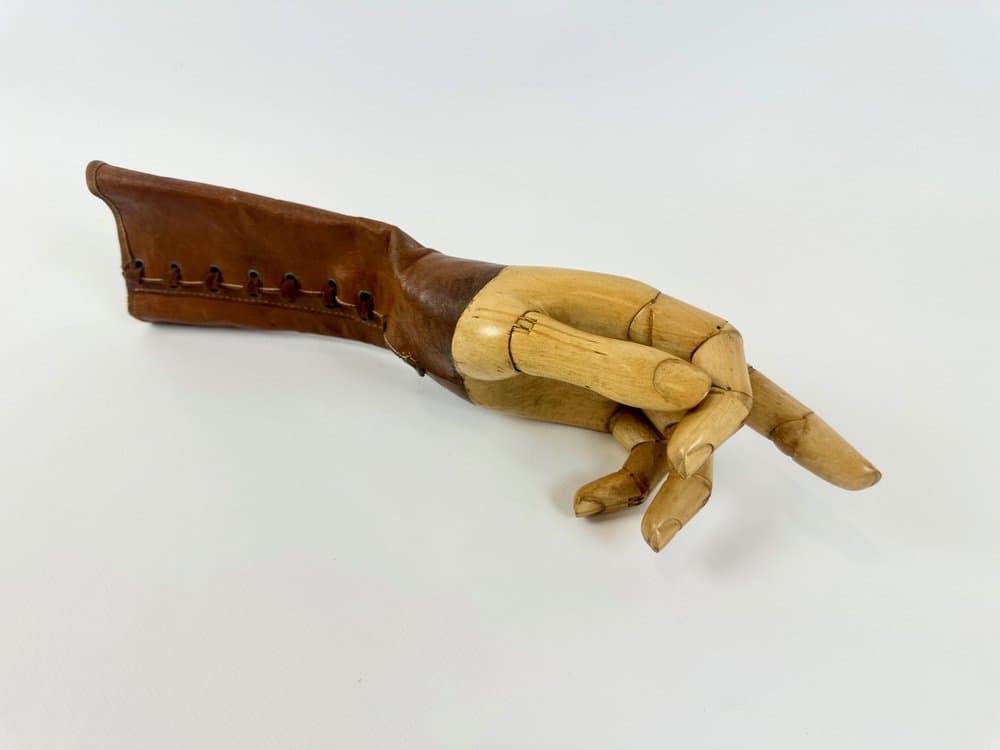 Proteza ręki damska wiktoriańska, brązowy jasny, skóra naturalna, drewno, Wielka Brytania, XIX w. - 149744