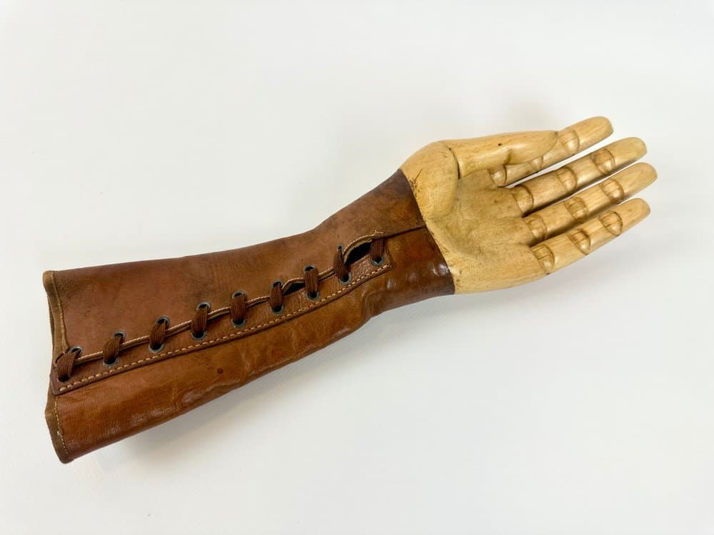 Proteza ręki damska wiktoriańska, brązowy jasny, skóra naturalna, drewno, Wielka Brytania, XIX w. - 149742