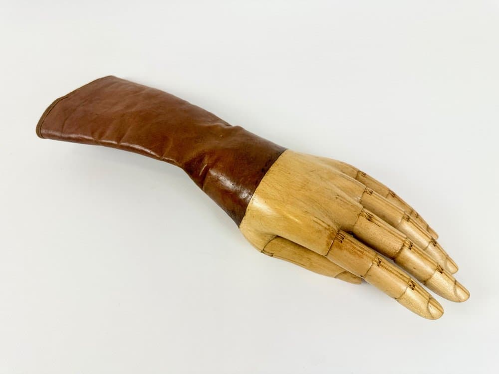 Proteza ręki damska wiktoriańska, brązowy jasny, skóra naturalna, drewno, Wielka Brytania, XIX w. - 149743