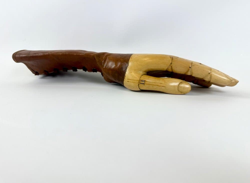 Proteza ręki damska wiktoriańska, brązowy jasny, skóra naturalna, drewno, Wielka Brytania, XIX w. - 149750