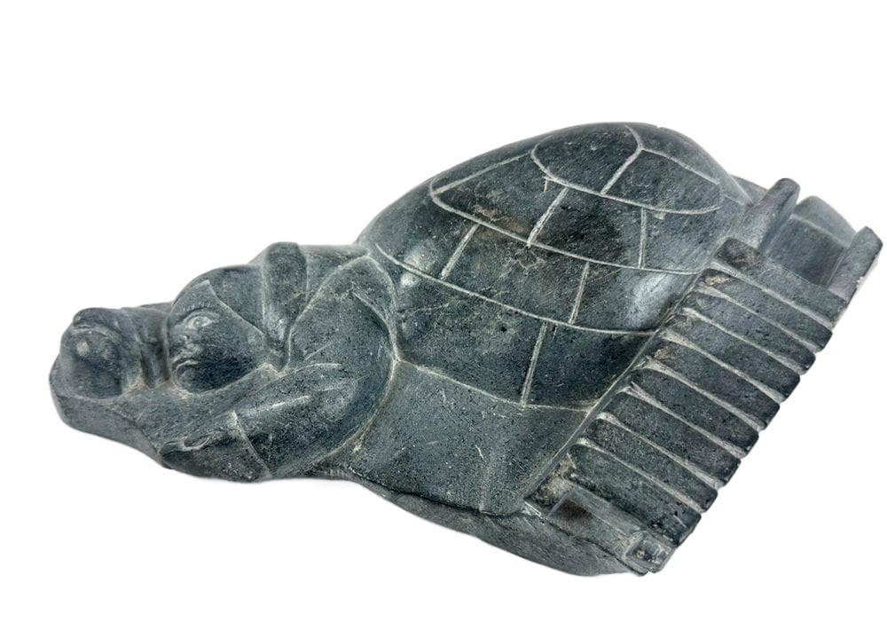 Rzeźba kobiety Inuit, szary steatyt, art. A. Markossie, Kanada, lata 70. - 148249