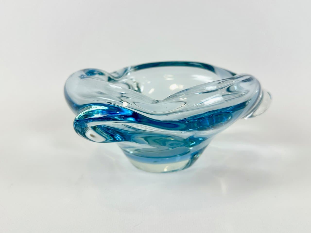 Popielniczka, błękitny, szkło, proj. J. Hospodka, Czechy, lata 60. - 149918