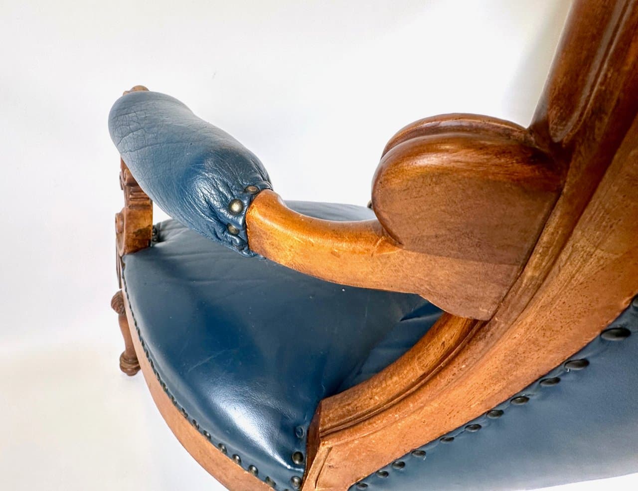 Fotel, niebieska skóra, orzech, Francja, XIX w. - 150060